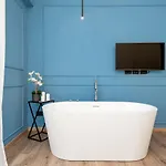 Nelli - Via Veneto 4*