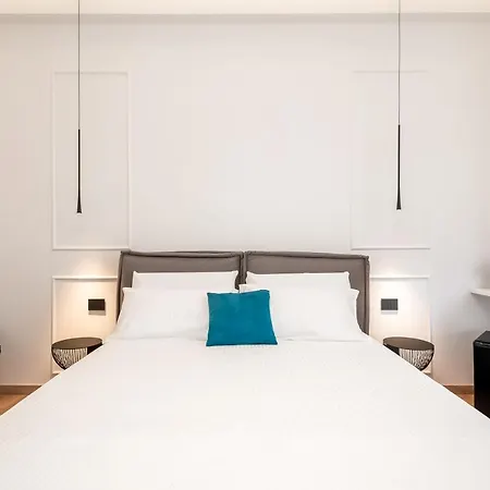 Nelli - Via Veneto 4*