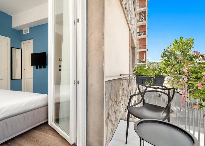 Nelli - Via Veneto 4*