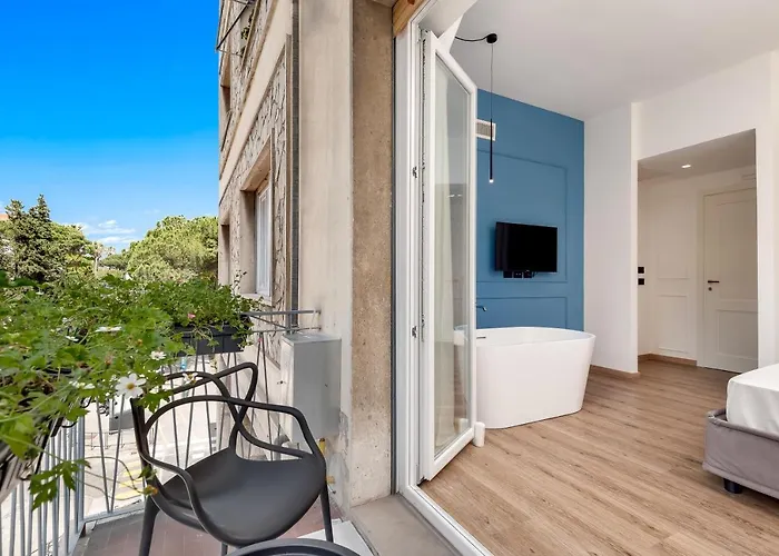 Nelli - Via Veneto 4*