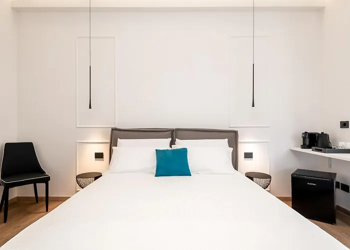 Nelli - Via Veneto 4*